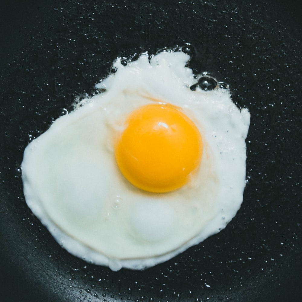 Jajka sadzone jako sposób na keto śniadanie
